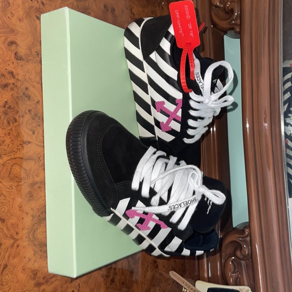 OFF-WHITE Sneakers